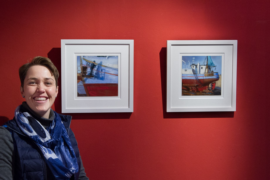 Astrid neben Bildern der Skagen Serie